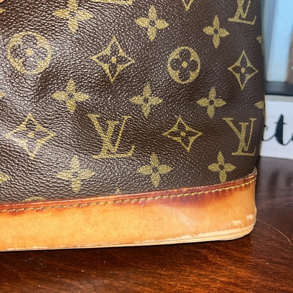 Louis Vuitton Vintage Monogram Canvas, ALMA Shoulder Bag - Picture 5 of 13